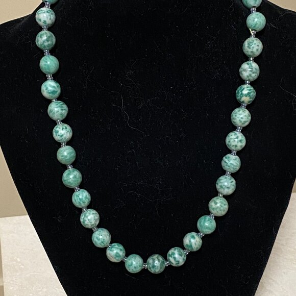 Green White Dyed Agate Necklace, Large Matte Gemstone Beaded Necklace - Picture 3 of 11